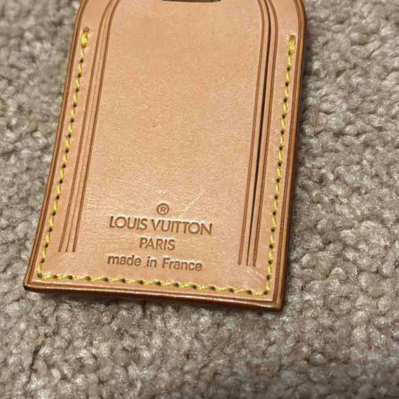 Louis Vuitton - Picture 3 of 11